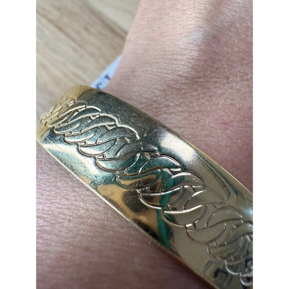 Marc Jacobs Gold Tone Bangle Bracelet With Braided Etched Design - 7" Medium Fit - Picture 16 of 16
